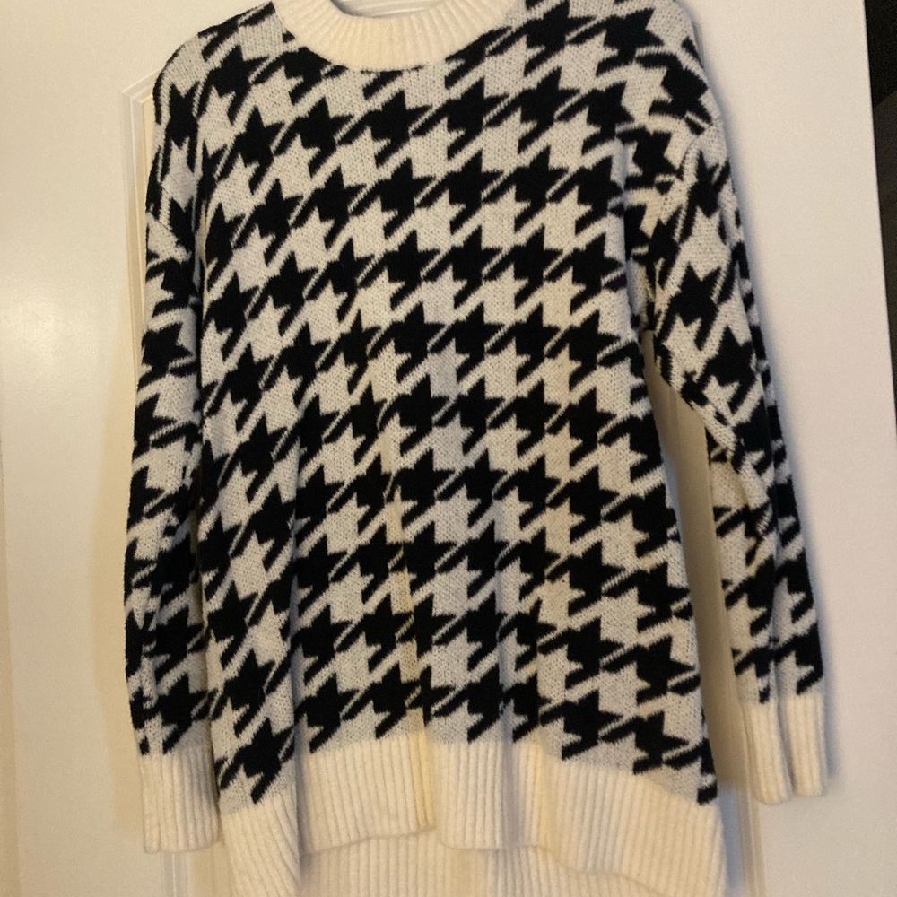 LOFT Black and White Houndstooth Sweater